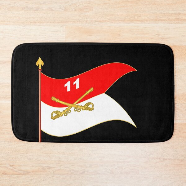Artikelvorschau, Armee - 11. Panzerkavallerie-Regiment Guidon mit Stab winkend entworfen und verkauft von Military Insignia Products.
