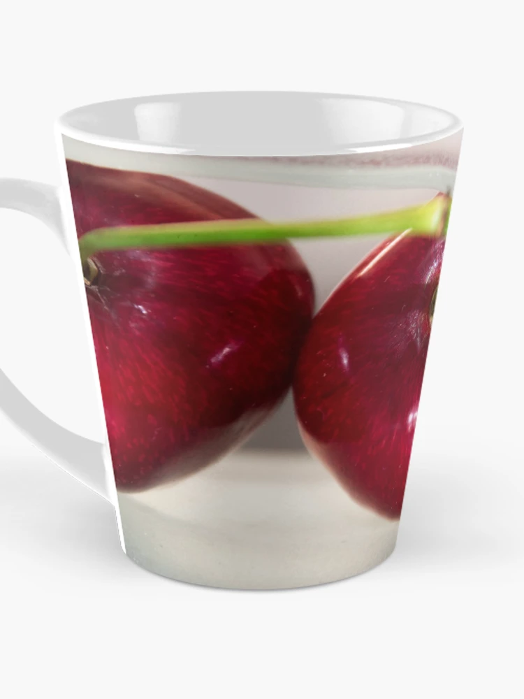 Aperçu 3 sur 4. Mug à café avec l'œuvre Cerises-Fruits Rouges créée et vendue par TessAndre.