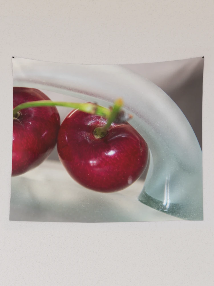 Aperçu 2 sur 3. Tentures avec l'œuvre Cerises-Fruits Rouges créée et vendue par TessAndre.