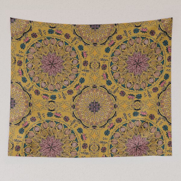 Artikelvorschau, Maximalistische Volkskunstsammlung Mandala Senfgelb entworfen und verkauft von Kristi Duggins.