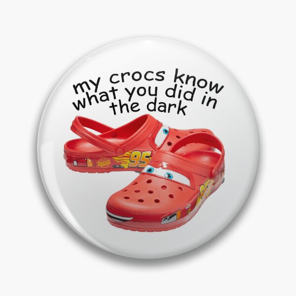 Artikelvorschau, Meine Crocs wissen, was du im Dunkeln getan hast entworfen und verkauft von keiraillu.
