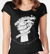 Dein Herz ist eine Muskelumkehrung Tailliertes Rundhals-Shirt
