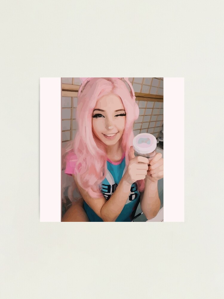 El agua de baño embotellada de Belle Delphine sacude las subastas de  -  Vandal