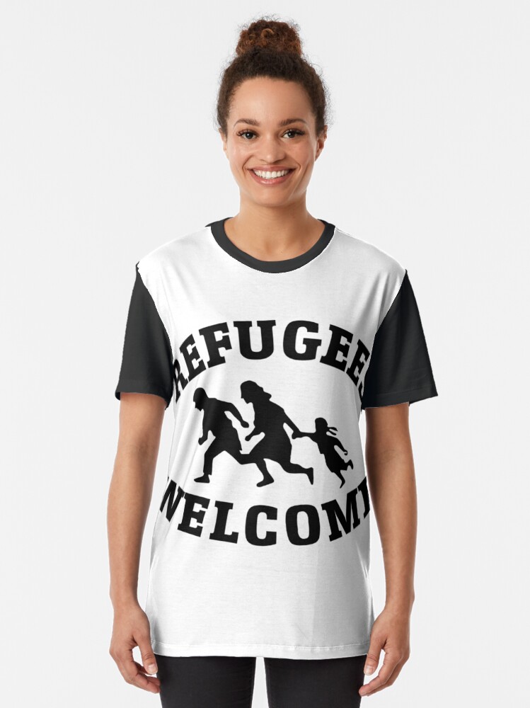 Imagen 2 de 5, Camiseta gráfica con la obra Refugiados bienvenidos - Antifa, diseñada y vendida por themielkman.