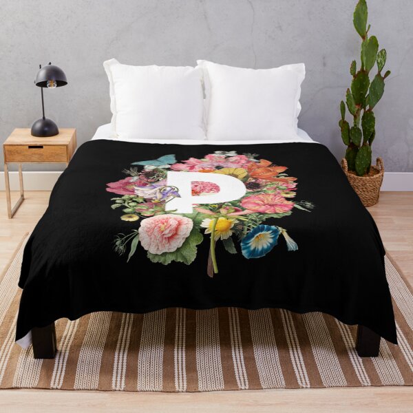 Artikelvorschau, Monogramm-Initiale P mit Barockblumen und Schmetterling entworfen und verkauft von Trish Dish.