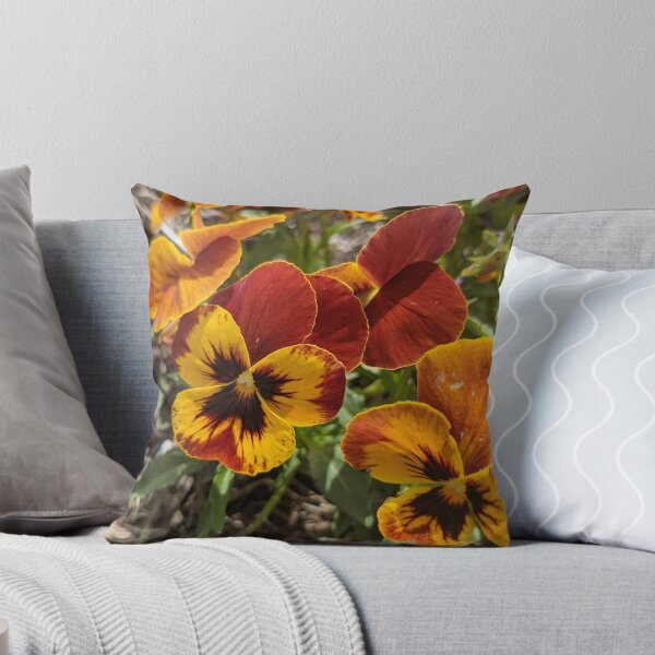 Aperçu de l'œuvre Fleurs de boîte aux lettres jaune orange et rouge 1 créée et vendue par AustaArt.