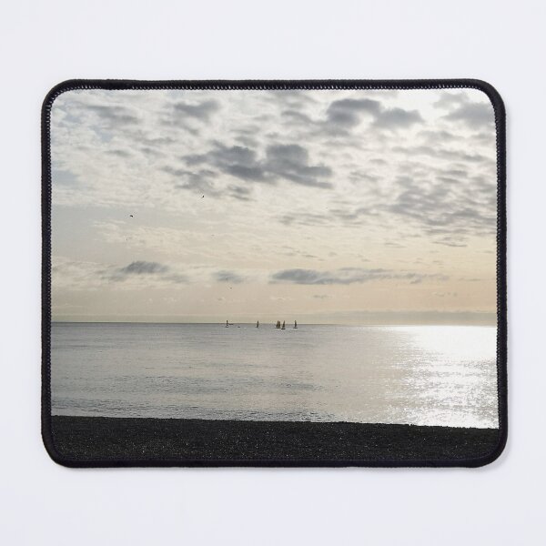 Aperçu de l'œuvre Vue sur la mer de voiliers par une journée ensoleillée créée et vendue par NinthOfSilver.