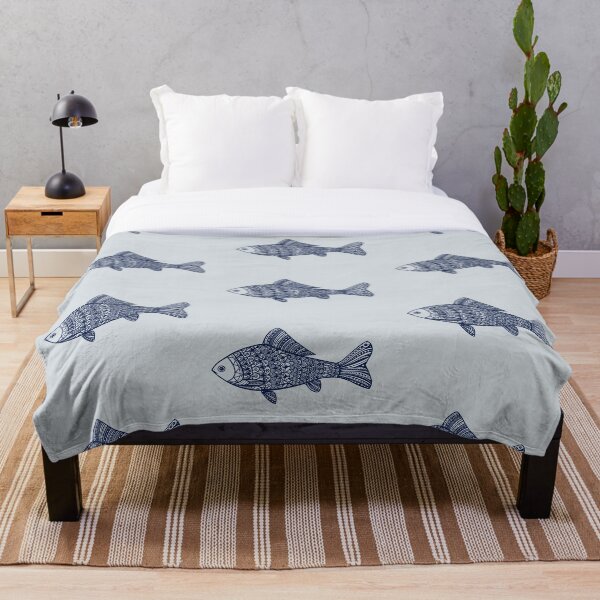 Artikelvorschau, Gemusterte Fische, grauer Hintergrund entworfen und verkauft von PatternedWorld.