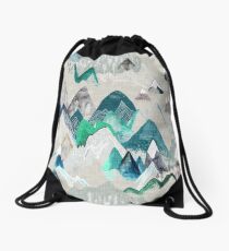 Mochila de cuerdas Llamada de las montañas (en árbol de hoja perenne)