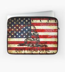 American Flag And Viper On Rusted Metal Door - Don't Tread On Me Laptop Sleeve