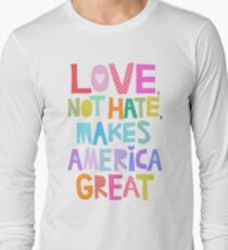 Liebe, nicht Hass, macht Amerika groß Langarmshirt