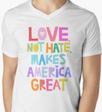 Liebe, nicht Hass, macht Amerika groß T-Shirt mit V-Ausschnitt für Männer