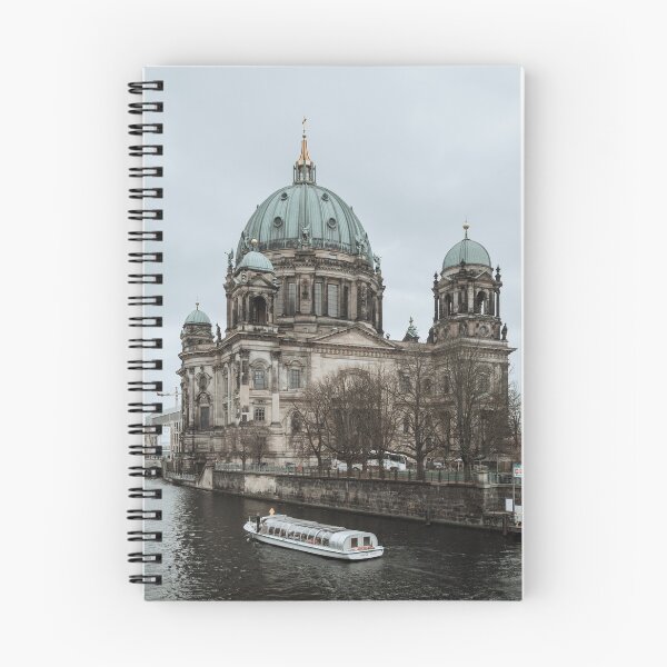 Artikelvorschau, Bootsfahrt in der Spree in Berlin entworfen und verkauft von Chee Sim.