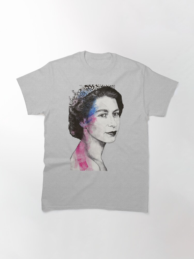 Disover Young Queen Elizabeth II street art portrait Classic T-Shirt