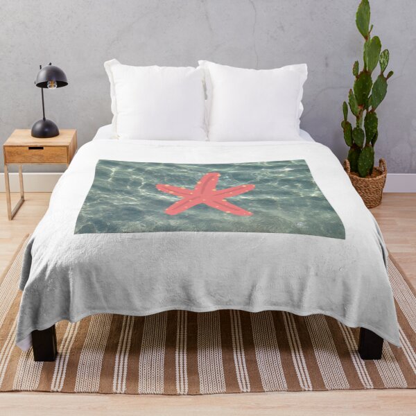 Vista previa del artículo con la obra «camiseta patricia estrella», diseñado y vendido por Art-Echo.