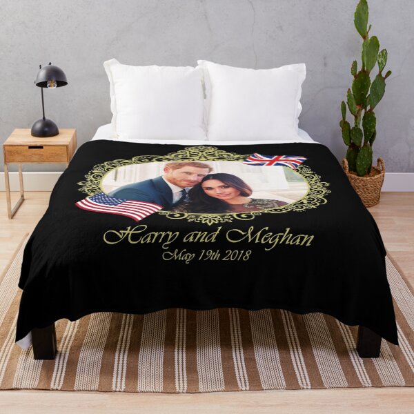 Artikelvorschau, königliche Hochzeit Essential T-Shirt 201 entworfen und verkauft von WalshTorres.