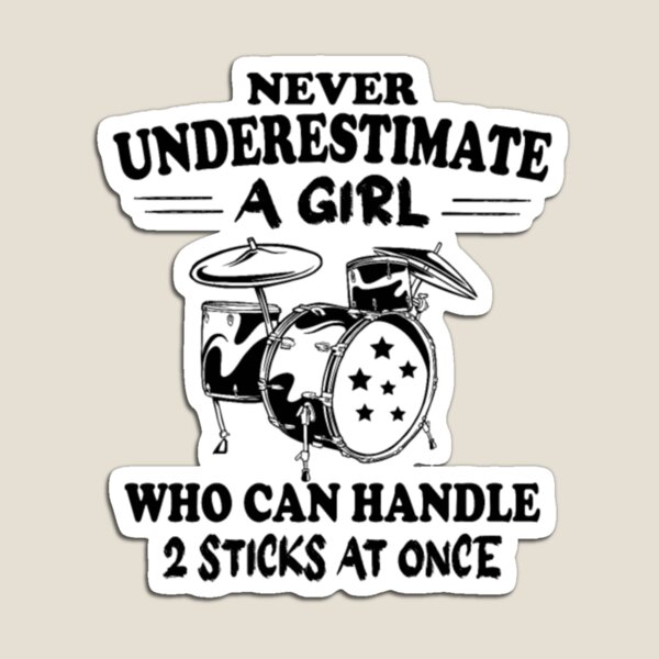Artikelvorschau, Unterschätze niemals eine Drummer Girl Drummers Band entworfen und verkauft von RanDiTES.