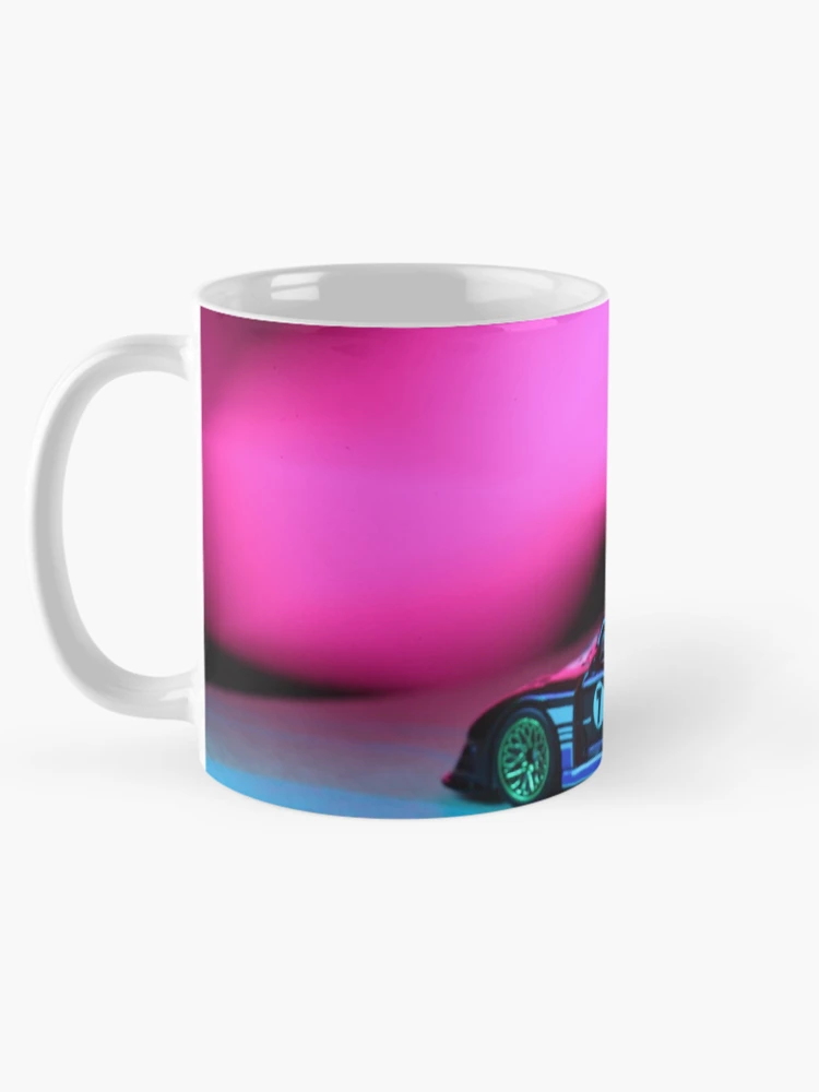 Aperçu 5 sur 6. Mug à café avec l'œuvre Porsche 935 de nuit créée et vendue par mattmangrease.