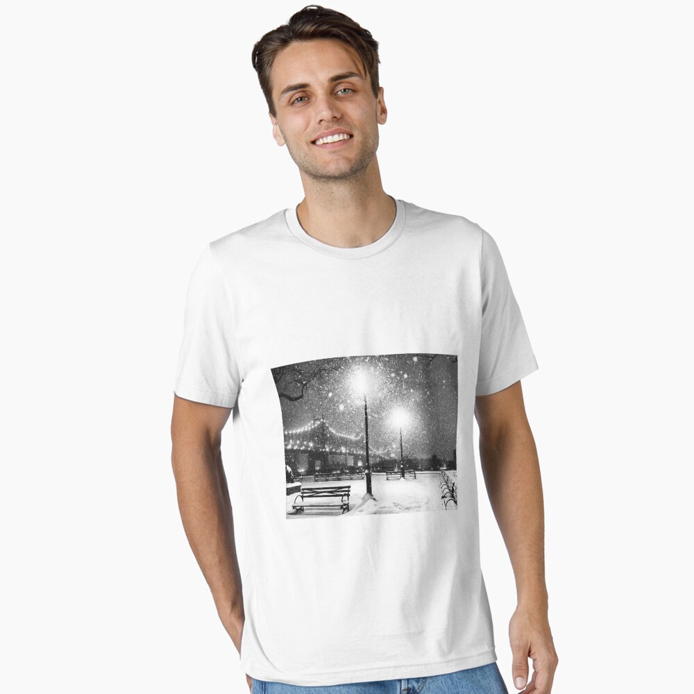 Artikel-Vorschau von Essential T-Shirt, designt und verkauft von vgucwaphoto.