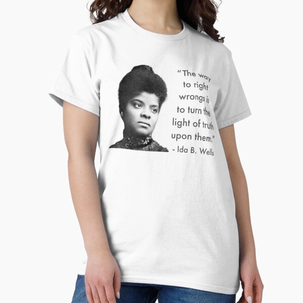 Vista previa del artículo con la obra «La manera de corregir los errores es iluminarlos con la luz de la verdad. Ida B Wells. Historia negra. Mujer negra», diseñado y vendido por UrbanApparel.
