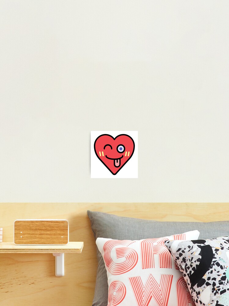 Aperçu 2 sur 3. Impression photo avec l'œuvre emoji heart, love heart, red heart, emoji heart printed products, emoji heart printed gifts créée et vendue par Rami2012.