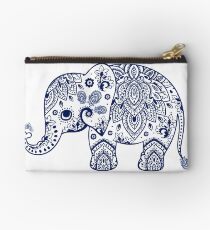 Blaue Blumenelefant-Illustration Studio Clutch