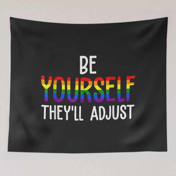Aperçu de l'œuvre Funny Rainbow Flag LGBTQ Be Yourself Gay Pride Ally créée et vendue par Corelli87.