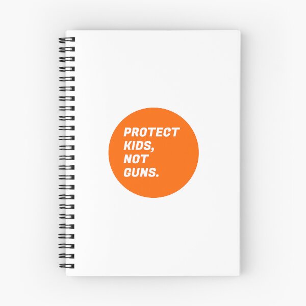 Aperçu de l'œuvre Protect Kids Not Guns créée et vendue par Inspirationmotivation.
