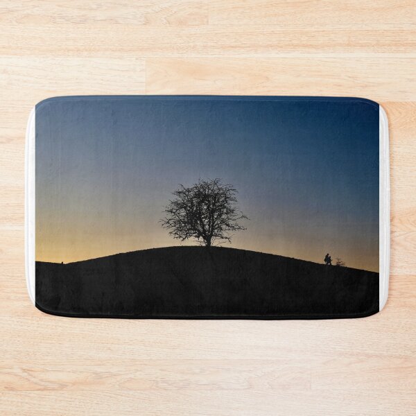 Artikelvorschau, Tree Hilltop Silhouette Sunset entworfen und verkauft von Cadecco.