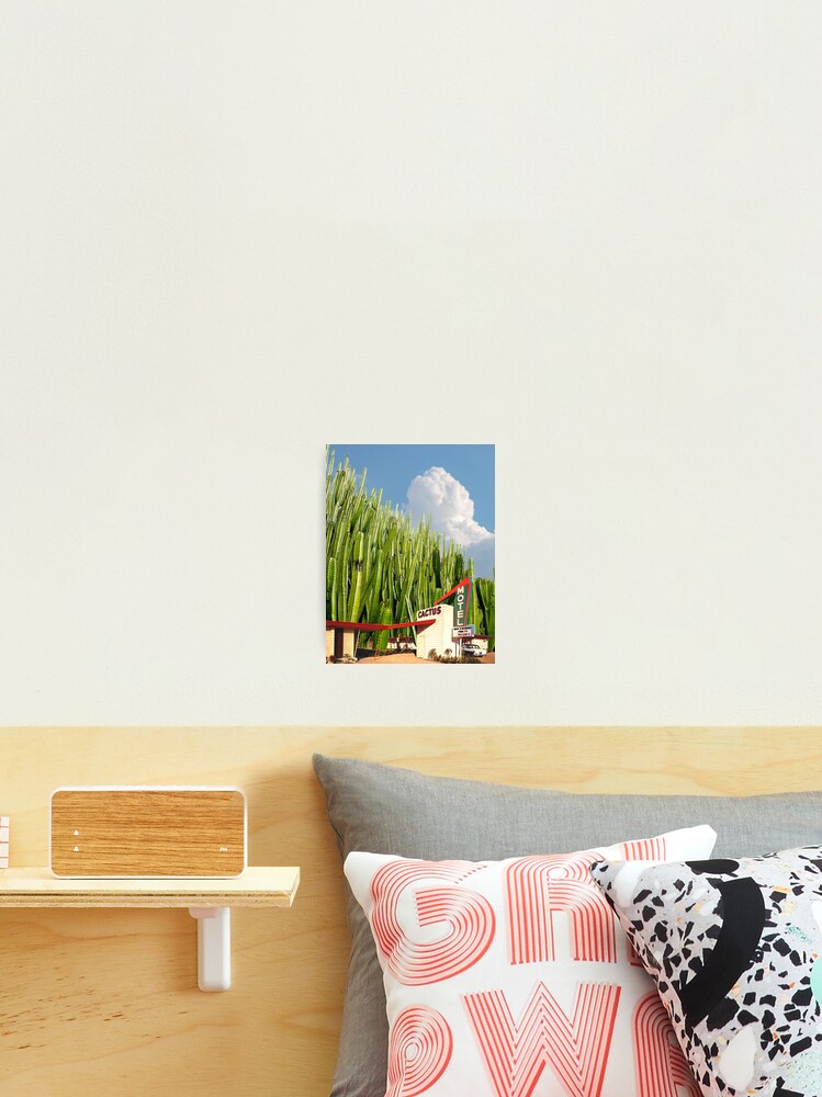 Aperçu 2 sur 3. Impression photo avec l'œuvre Cactus Motel  créée et vendue par RileyJoyner.