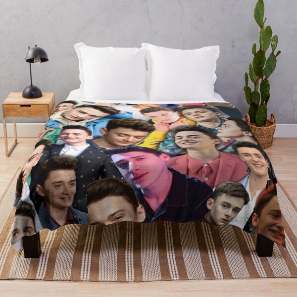 Artikel-Vorschau von noah schnapp collage, designt und verkauft von Rabias0.