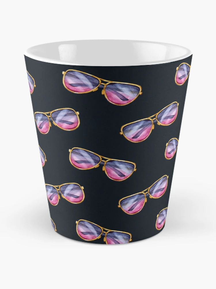 Aperçu 2 sur 4. Mug à café avec l'œuvre Aesthetic Sunglasses Pattern 2 créée et vendue par PatternTale.