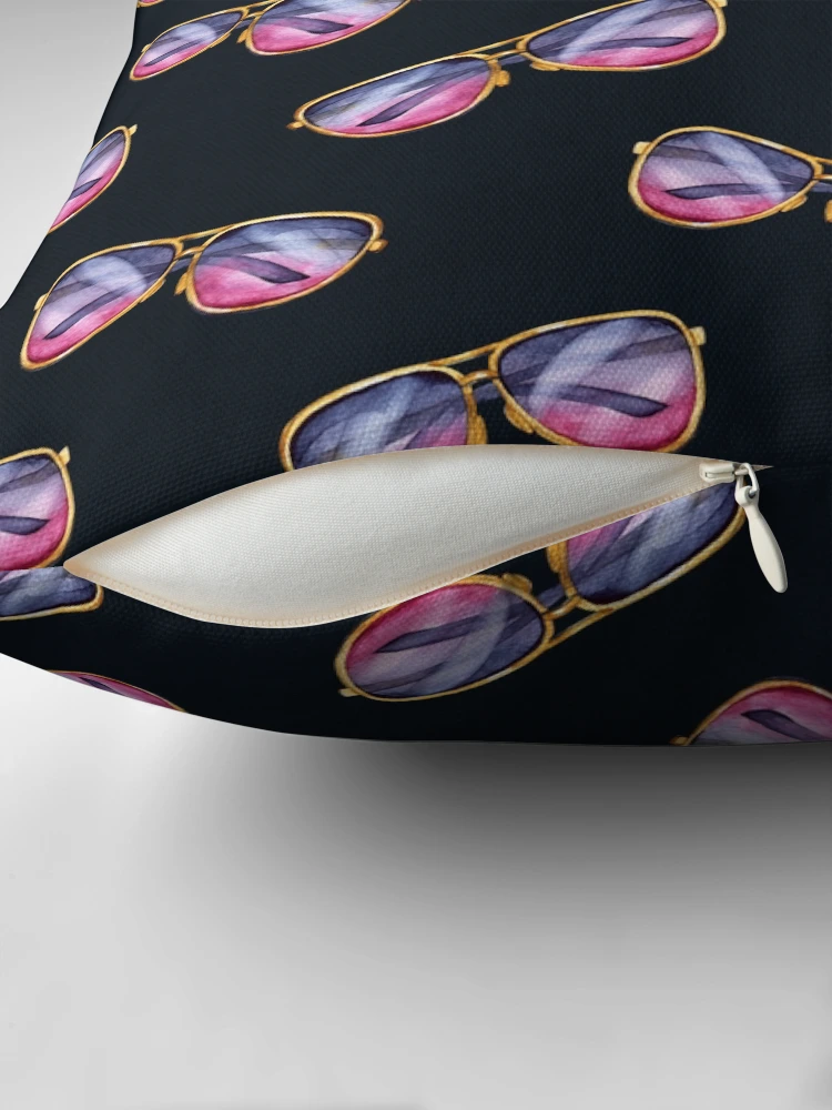 Aperçu 2 sur 4. Coussin avec l'œuvre Aesthetic Sunglasses Pattern 2 créée et vendue par PatternTale.