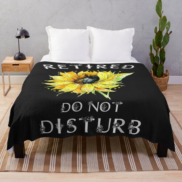 Aperçu de l'œuvre Do Not Disturb Funny Retirement Gift For Women Retired Cat créée et vendue par Corelli87.