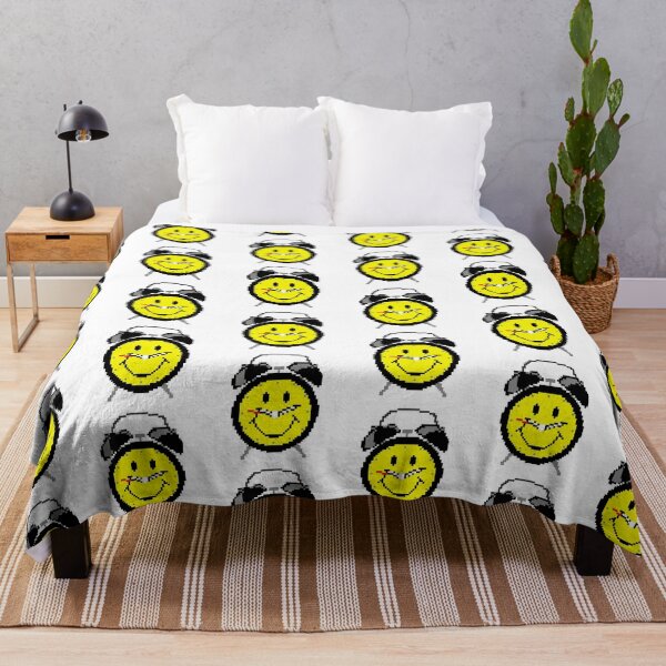 Artikelvorschau, cryptopunk cheerful yellow alarm clock, NFT art entworfen und verkauft von vilma3000.