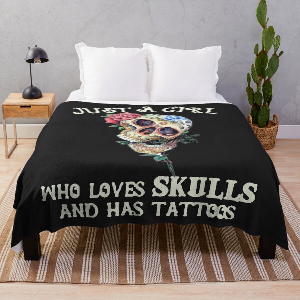 Artikelvorschau, Just a girl who loves skulls and has tattoos entworfen und verkauft von Corelli87.