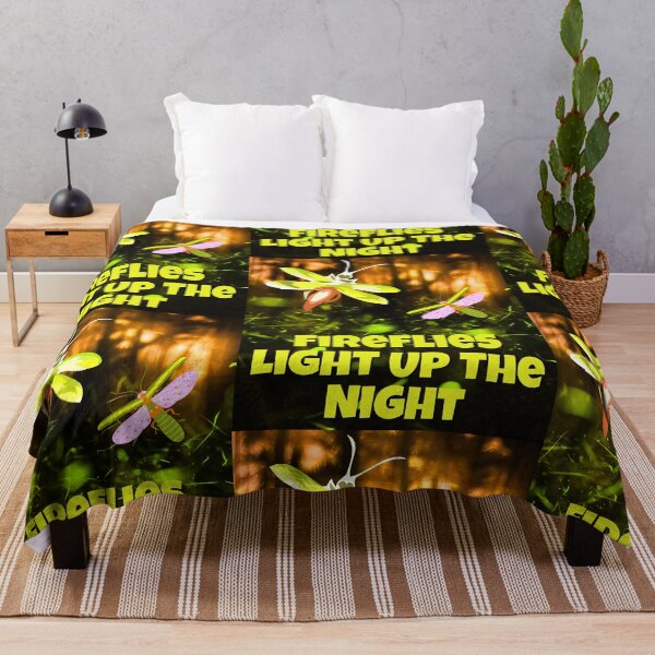 Aperçu de l'œuvre Fireflies Light Up The Night Colorful Eco-Friendly Design créée et vendue par EarthArtDesigns.