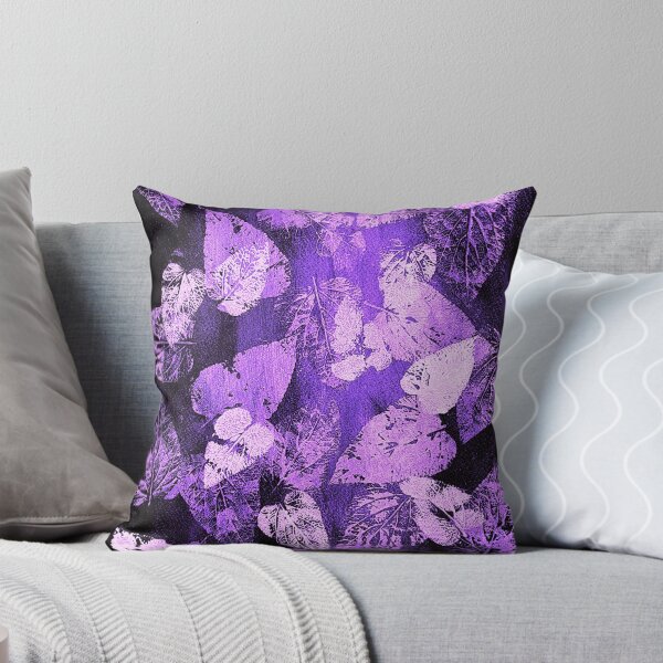 Artikelvorschau, Floating leaves Purple on Black by Kathryn Boundy entworfen und verkauft von OB-Studio.