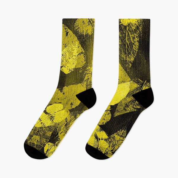 Artikelvorschau, Floating leaves Yellow on Black by Kathryn Boundy entworfen und verkauft von OB-Studio.