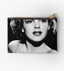 Judy Girlande alt Theam Studio Clutch