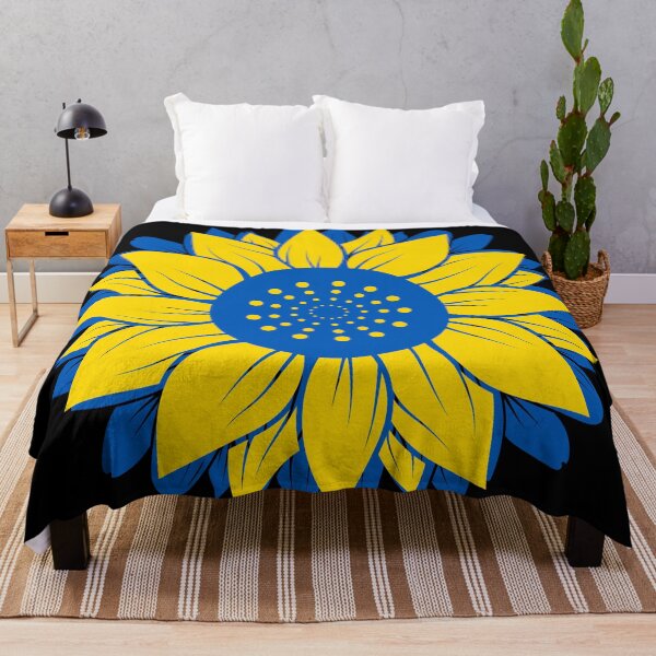 Artikelvorschau, Ukrainian Sunflower entworfen und verkauft von trendingatees.