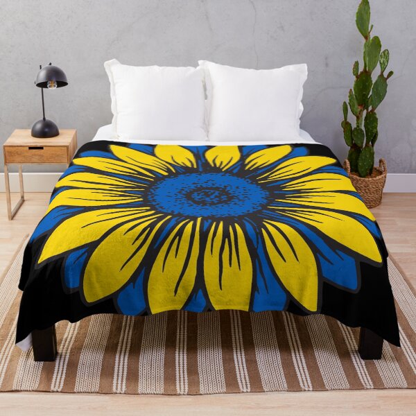 Artikelvorschau, Ukrainian Sunflower entworfen und verkauft von trendingatees.