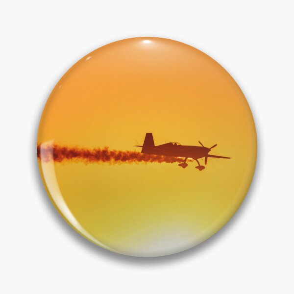 Artikelvorschau, Airplane performing aerobatics on the orange sky at airshow entworfen und verkauft von Chris-Thodd.