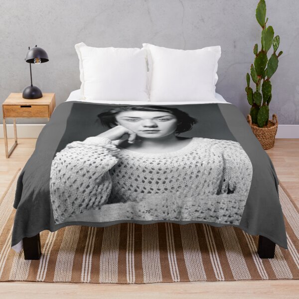 Artikelvorschau, Maisie Williams Black & White Classic entworfen und verkauft von AdamReichel.