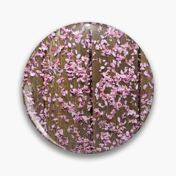 Artikelvorschau, Pink flower blossom petals on wood planks entworfen und verkauft von DanaAndTheBooks.