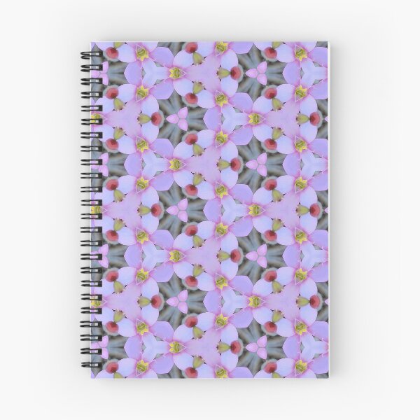 Aperçu de l'œuvre Motif triangle de fleurs roses et blanches et de baies rouges | Hespérantha 1.4 créée et vendue par FRLF.