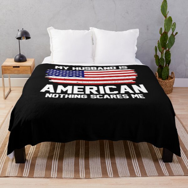 Aperçu de l'œuvre My Husband is American Nothing Scares Me créée et vendue par FanaticTee.