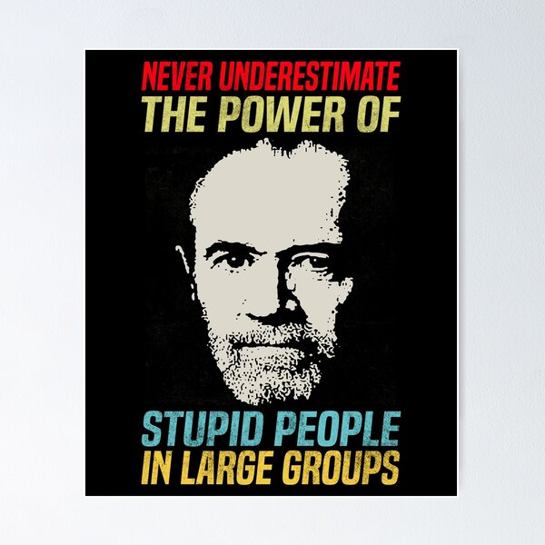Artikel-Vorschau von George Carlin Unterschätze niemals die Macht dummer Menschen in großen Gruppen Vintage, designt und verkauft von BrycenDooley.