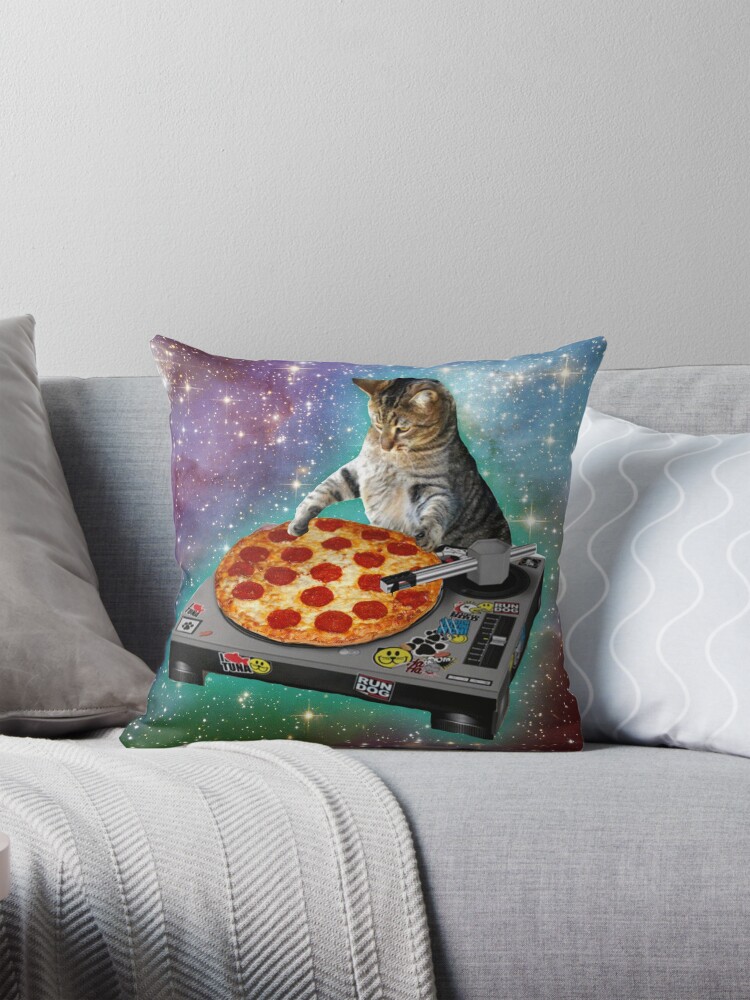 DJ CAT pizza
