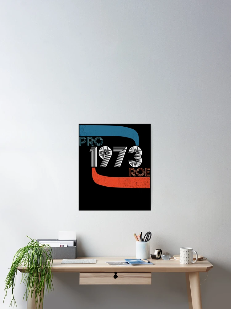 Aperçu 2 sur 3. Poster avec l'œuvre Pro Roe 1973 Retro Women's Rights Feminist Pro Choice Gear créée et vendue par DynamicDesign.